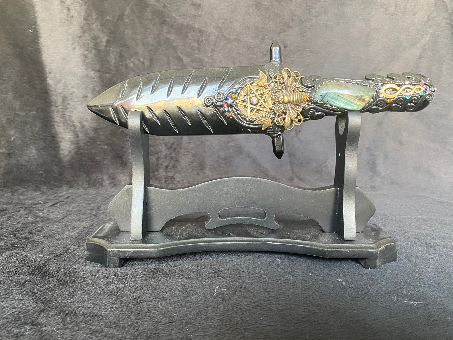 An black obsidian knife