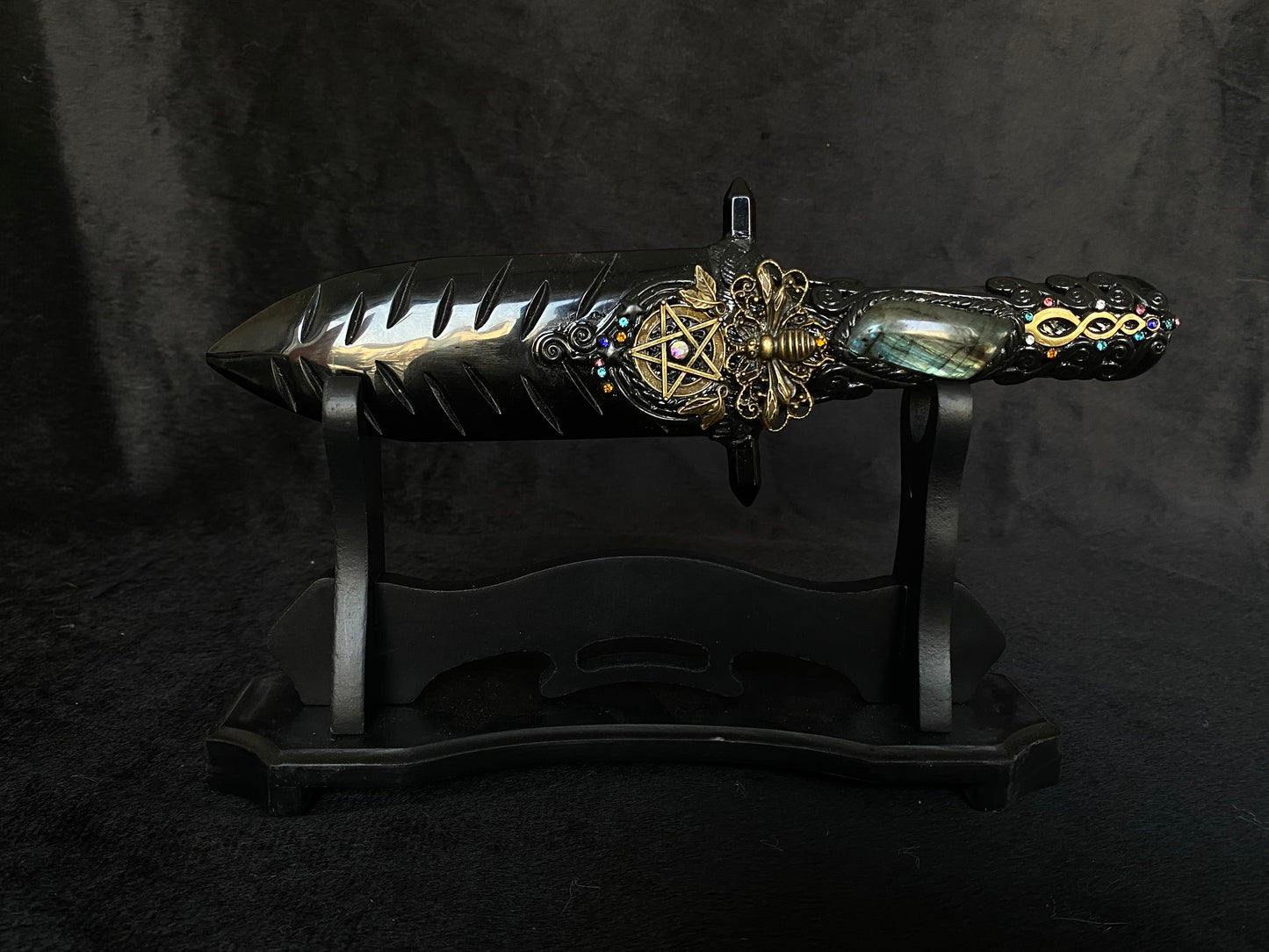 An black obsidian knife