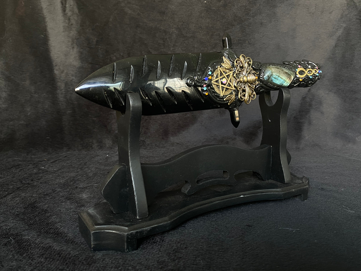 An black obsidian knife