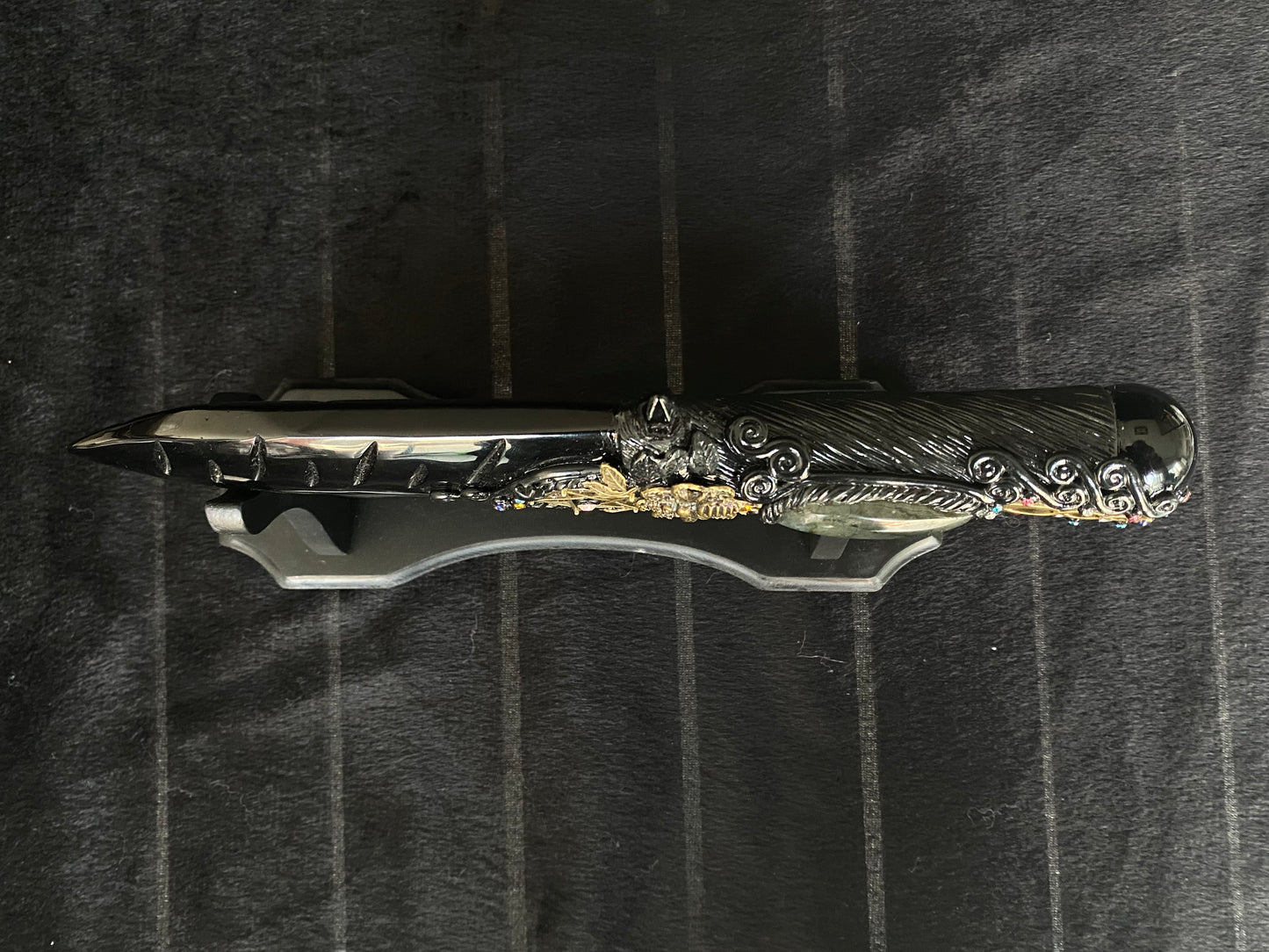 An black obsidian knife