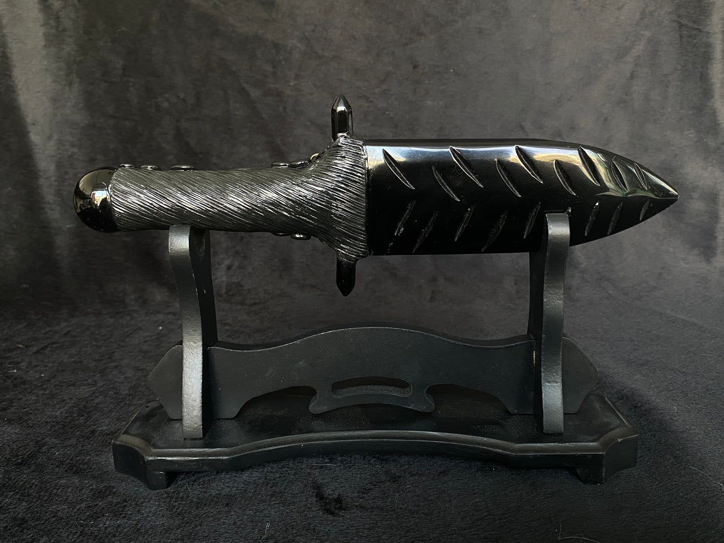 An black obsidian knife