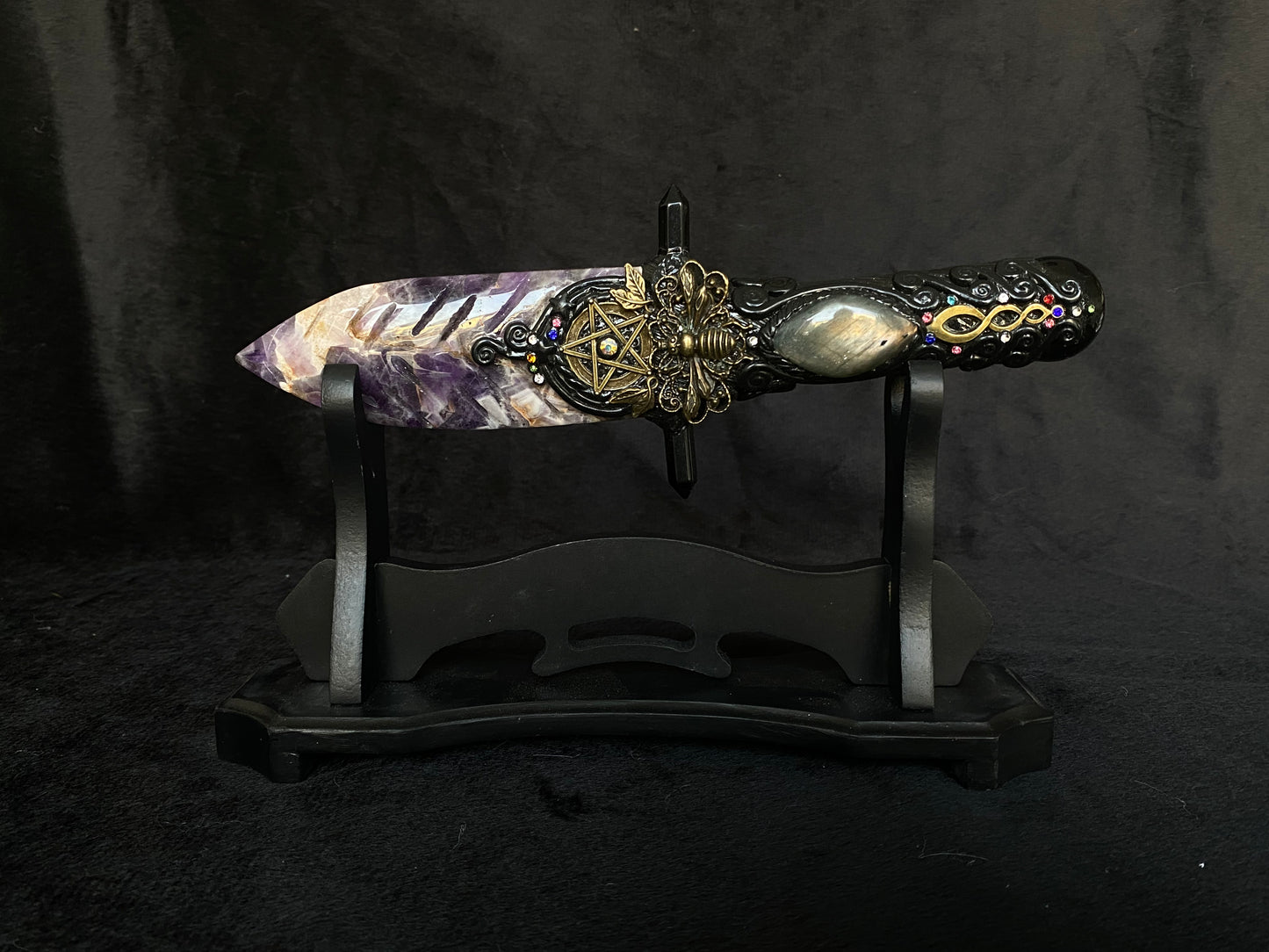 An black obsidian knife