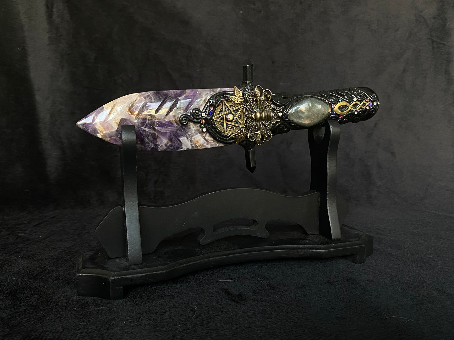 An black obsidian knife