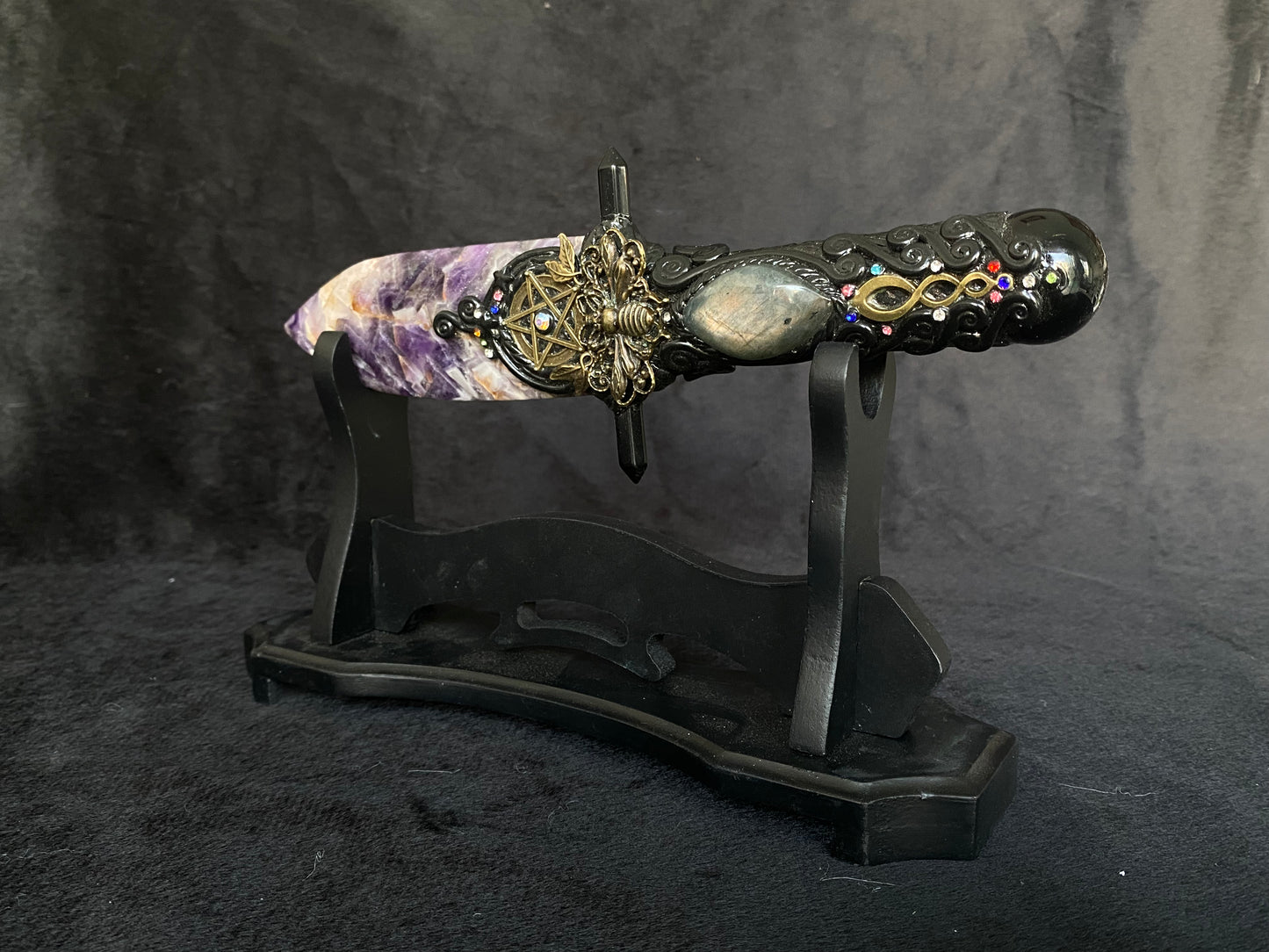 An black obsidian knife